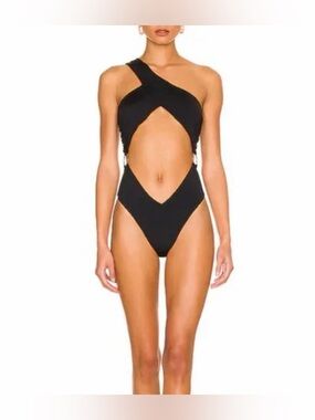 NWOT WeWoreWhat One-Shoulder Black One-Piece Ruched w/Gold sides Rings - L